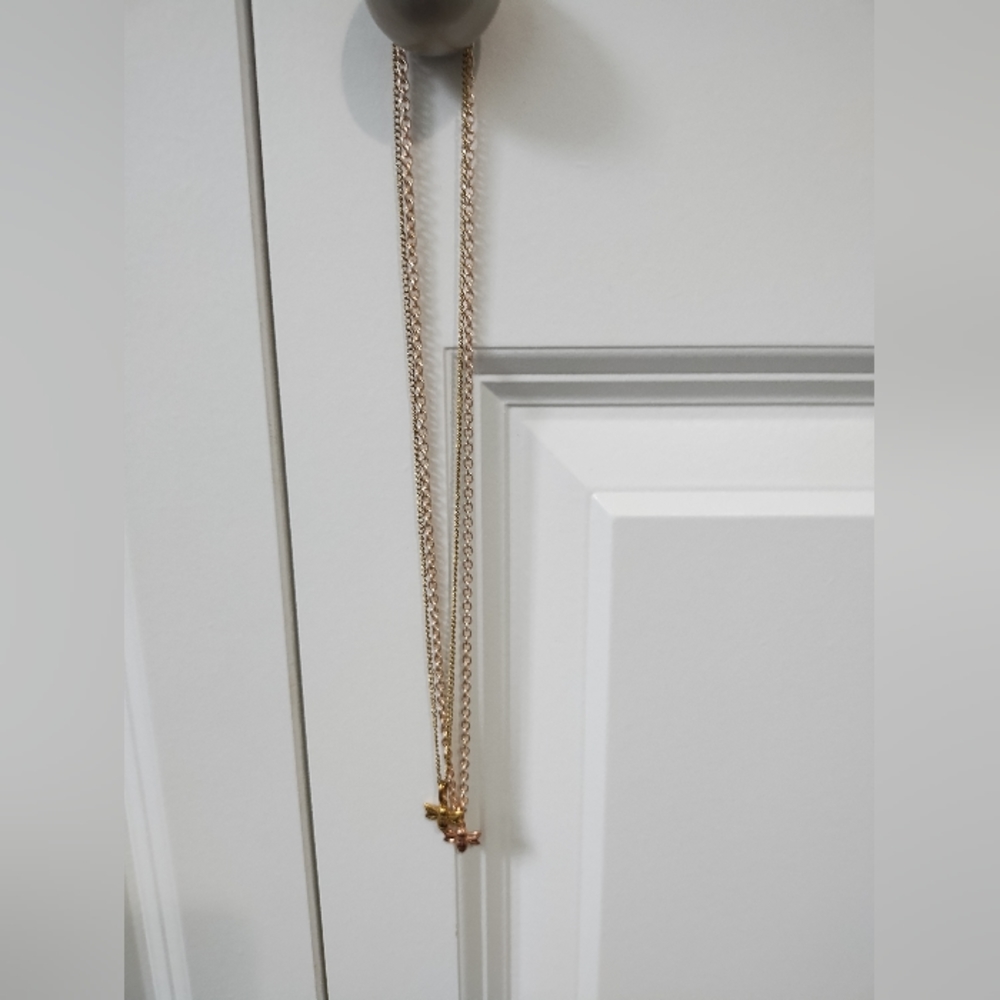 Bee necklace - Picture 2 of 7